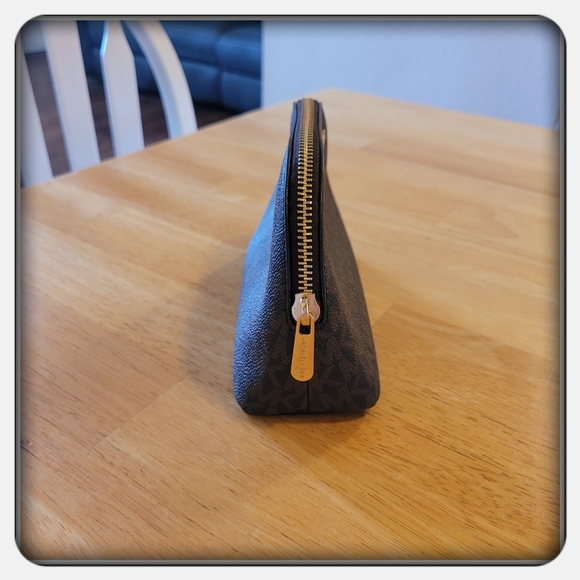 EUC Woman's Michael kors Brown Large Jet Set Travel Pouch - Picture 2 of 7